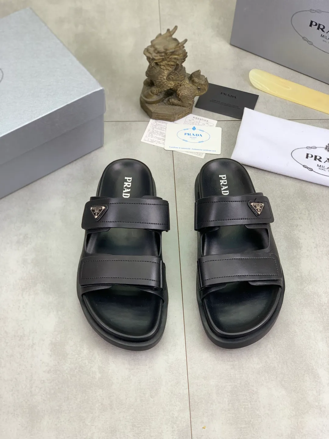 Men's shoes 💰P340💰【New style】🎁🎁🎁 PRADA Prada's new casual slippers, original official website, perfect workmanship, transmitting a kind of noble luxury, sublimating its definition of luxury in Prada's high-end extraordinary craftsmanship. Original combination outsole, code number: 38-44 (45 customized) Multiple colors 🉑️ to choose from
